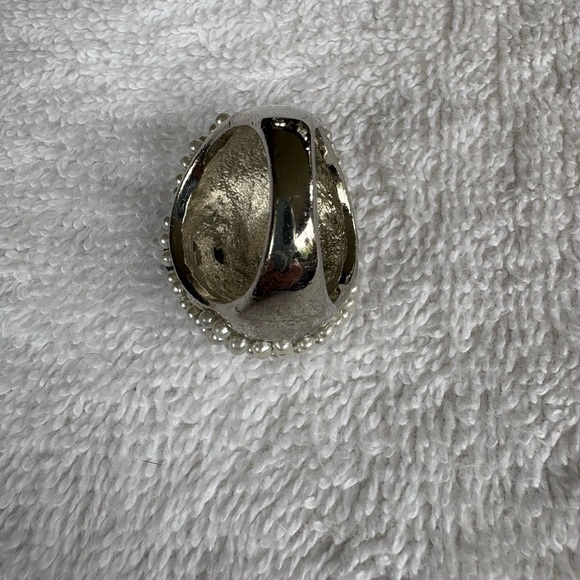 Vintage Statement Pearl & Black Rhinestone Ring - Size 7 - Picture 7 of 17